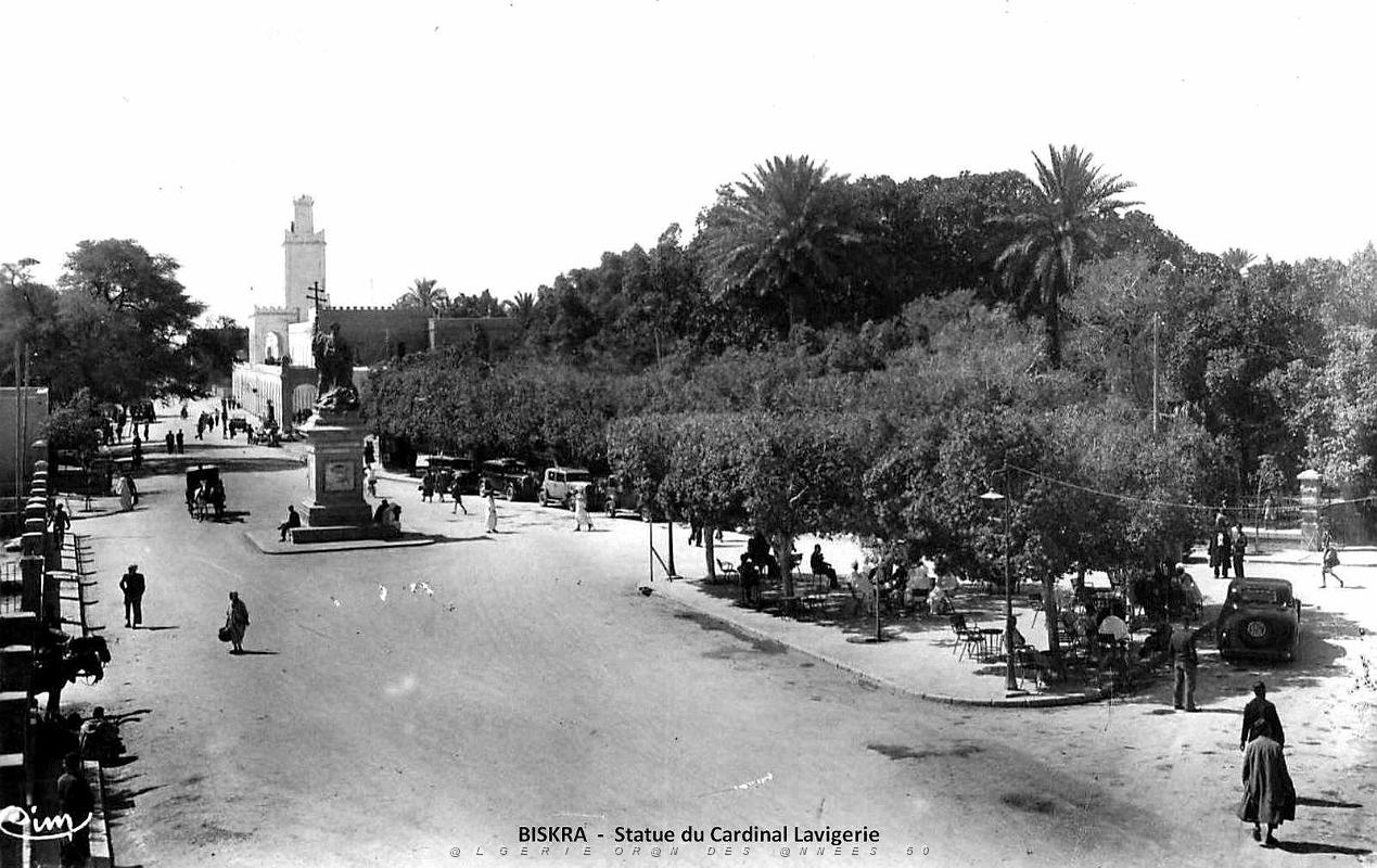 Biskra - Statue du Cardinal Lavigerie.jpg